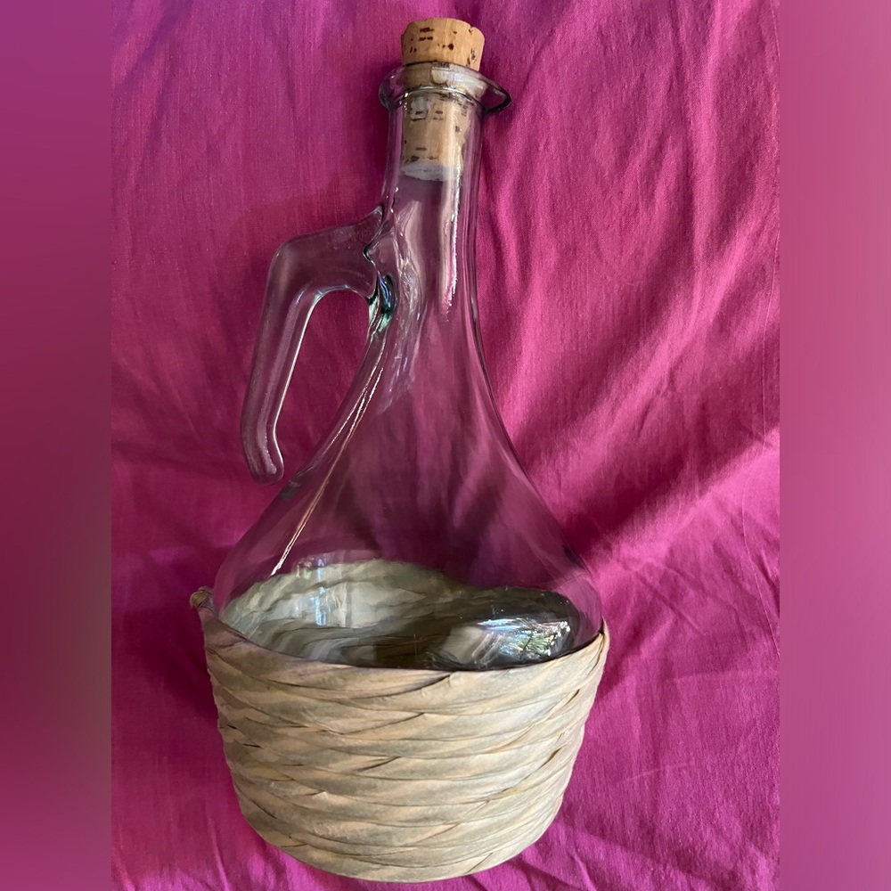 Decorative glass decanter